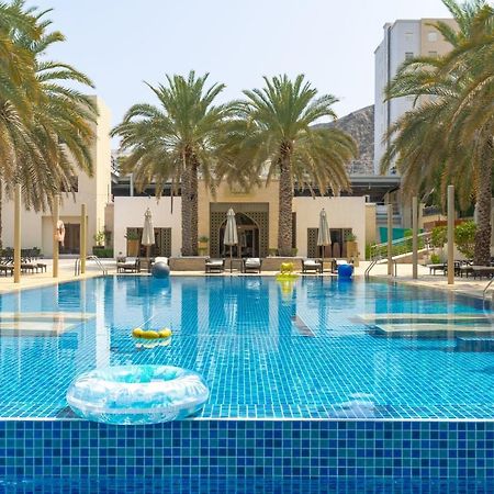 โรงแรมเชอราตัน โอมาน มัสกัต ภายนอก รูปภาพ The swimming pool at the Jumeirah Beach Hotel