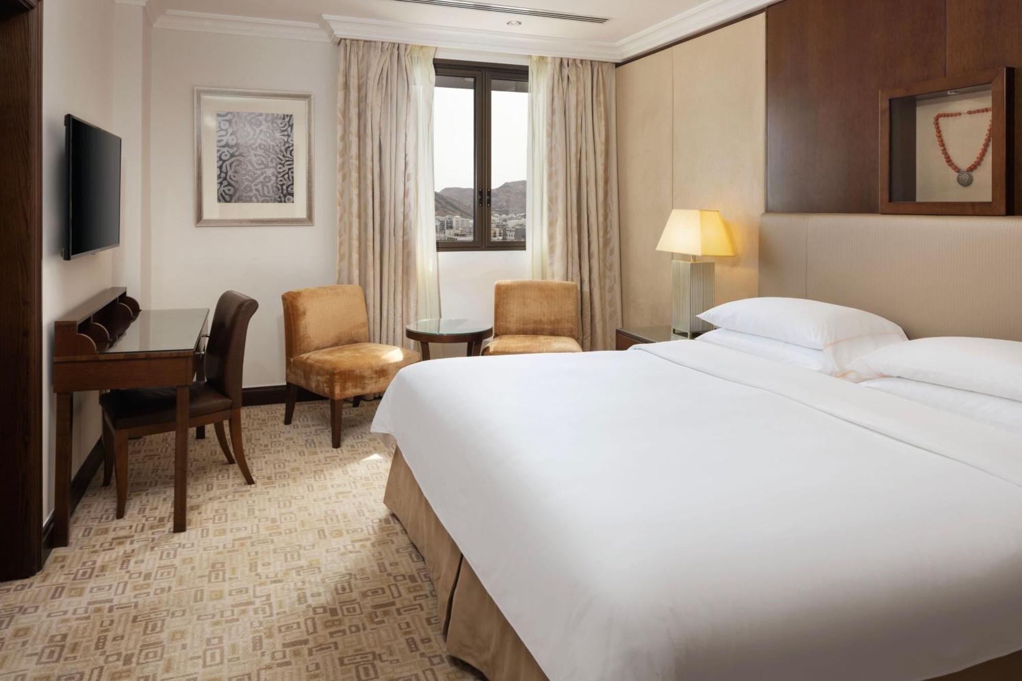 โรงแรมเชอราตัน โอมาน มัสกัต ภายนอก รูปภาพ A room at the Hilton London Heathrow