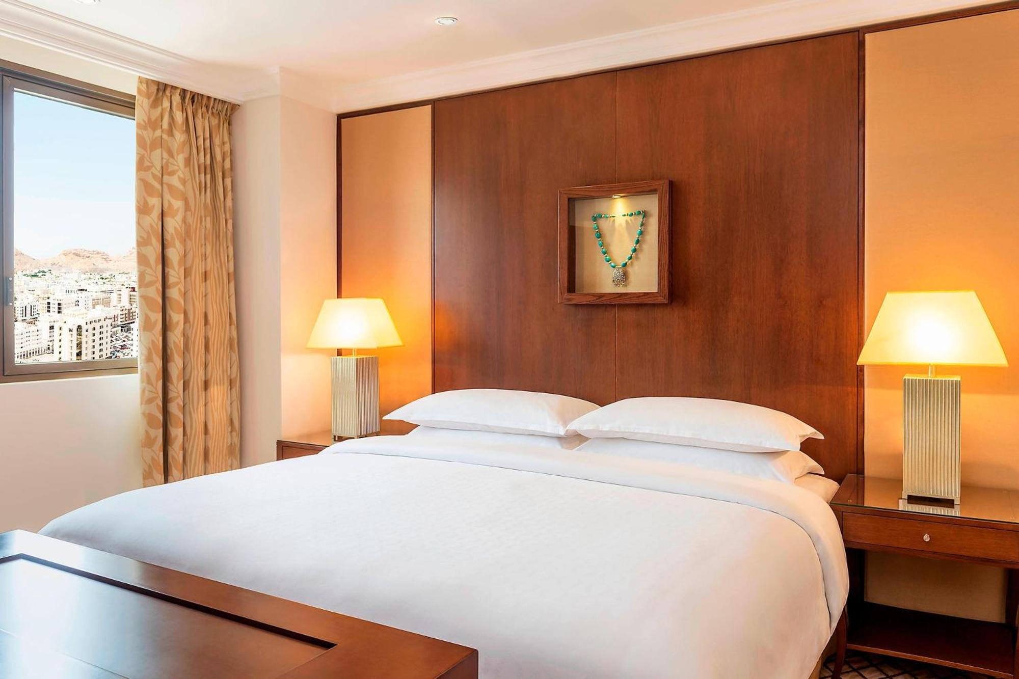 โรงแรมเชอราตัน โอมาน มัสกัต ภายนอก รูปภาพ A bedroom at the hotel