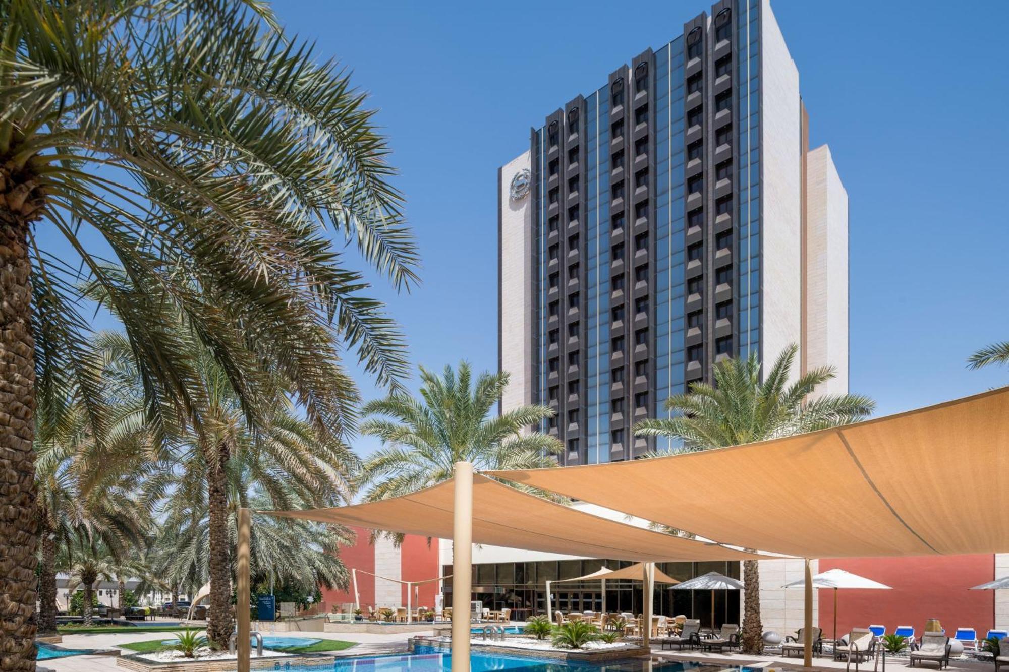 โรงแรมเชอราตัน โอมาน มัสกัต ภายนอก รูปภาพ The hotel's pool